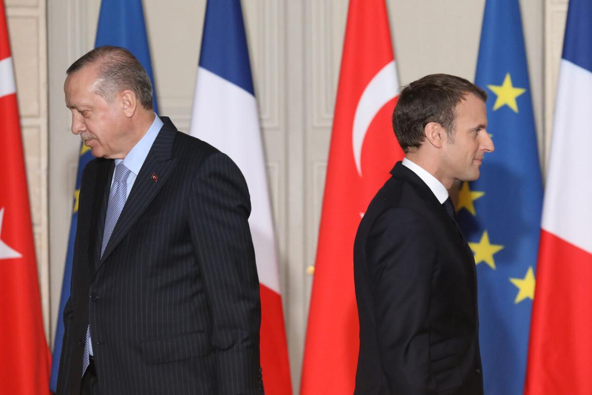 خبرنگاران اردوغان خواهان تحریم کالاهای فرانسوی شد