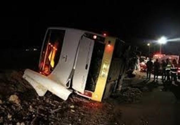 21 مجروح در واژگونی اتوبوس در محور ایرانشهر ـ بم