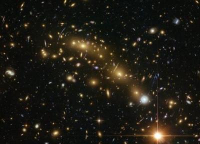 چرا ستاره شناسان در پی کشف دورترین کهکشان ها هستند؟